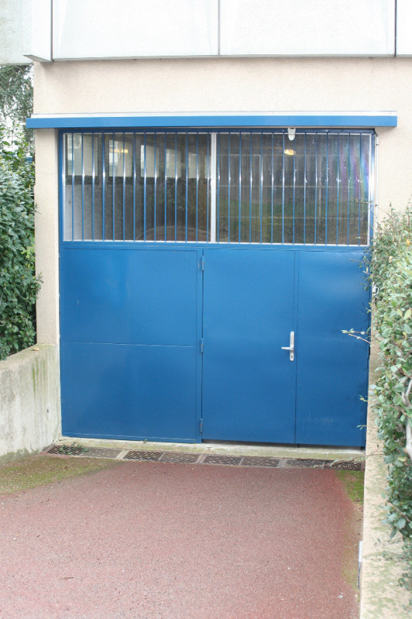 Porte de garage en acier laqué